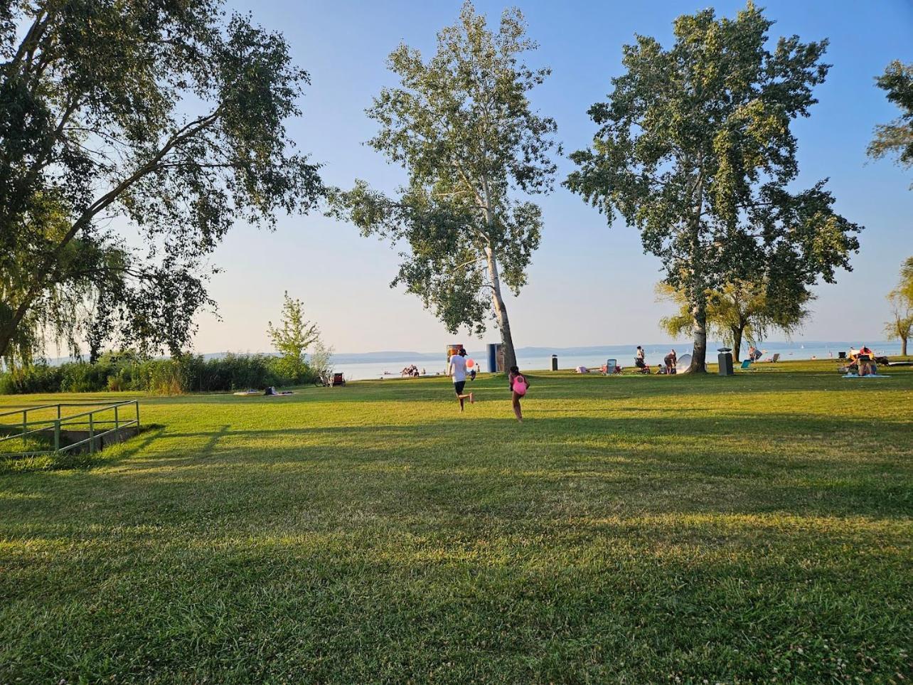 Green Apartman Balatonlelle Exterior photo